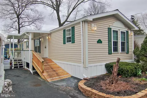 504 Maple Dr, Green Lane, PA 18054
