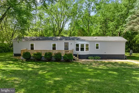 930 Lakeview Dr, Green Lane, PA 18054