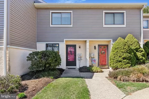 16 Ember Ln, Horsham, PA 19044