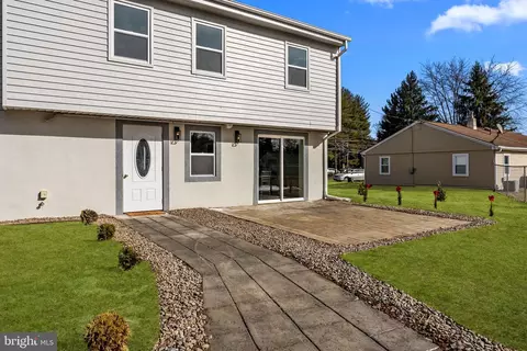 537 W County Line Rd, Hatboro, PA 19040