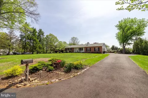 25 Acoma Ln, Collegeville, PA 19426