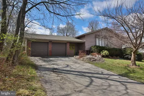 712 Mourning Dove Rd, Audubon, PA 19403
