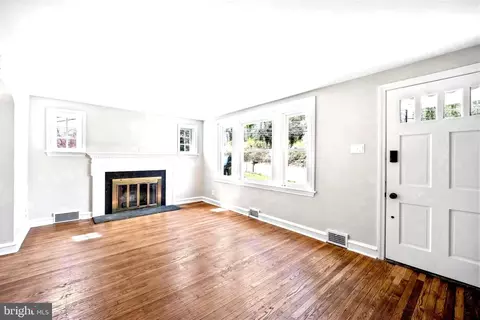 8025 New Second St, Elkins Park, PA 19027