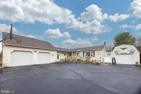 1224 Saint Pauls Church Rd, Pennsburg, PA 18073