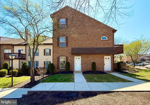 1 Hickory Dr, Horsham, PA 19044