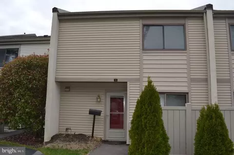 38 Twin Brooks Dr, Willow Grove, PA 19090