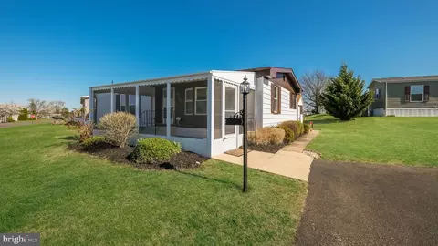 317 Neshaminy Falls Cir, North Wales, PA 19454