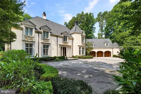 726 John Barry Dr, Bryn Mawr, PA 19010