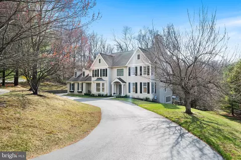 660 Narcisi Ln, Wayne, PA 19087 photo 2