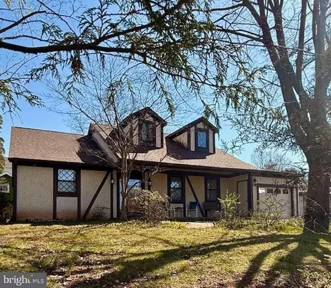 1024 Lakeview Ter, Pennsburg, PA 18073