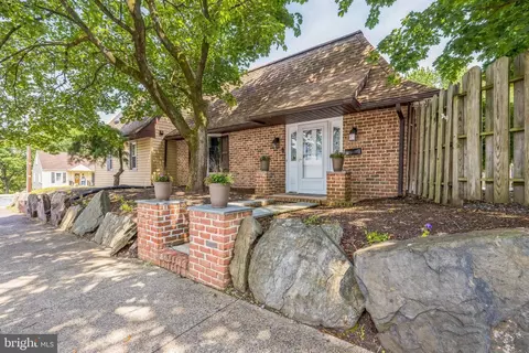 50 E 3rd St, Red Hill, PA 18076