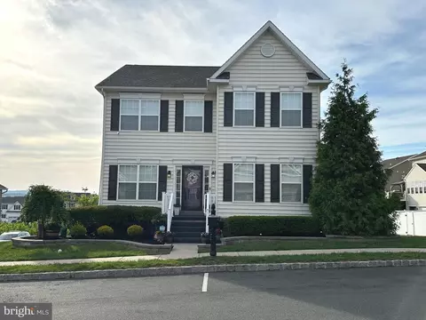 2138 Larkspur Ct, Pennsburg, PA 18073