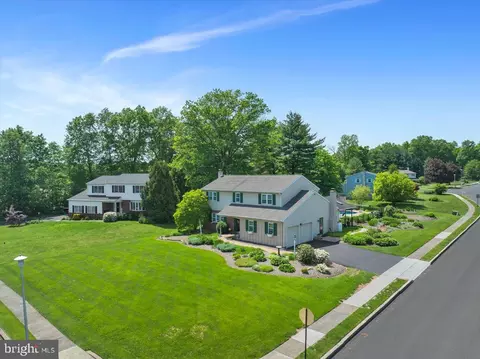 524 Grapevine Dr, Hatfield, PA 19440