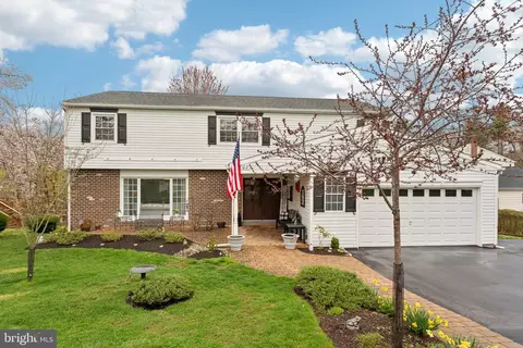 702 Pondview Dr, Norristown, PA 19403
