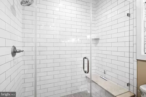 Bath - 439 Crescent Rd, Wyncote, PA 19095 photo 2 of 3
