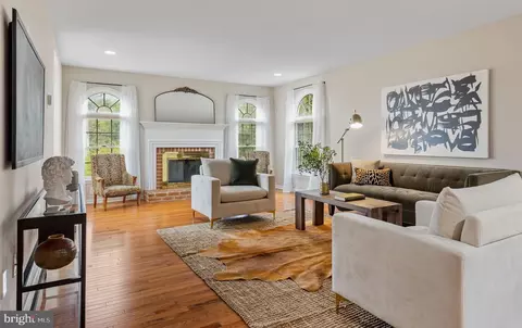 715 Falcon Dr, Glenside, PA 19038