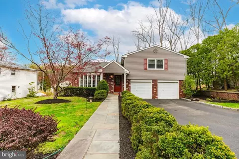 3221 Ayr Ln, Dresher, PA 19025