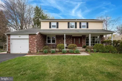 1230 Glenburnie Ln, Dresher, PA 19025