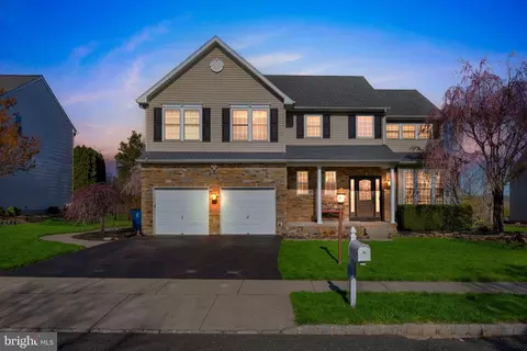 838 Mountain Top Dr, Collegeville, PA 19426