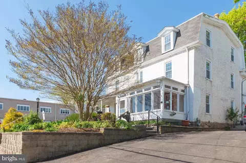827 Greenwood Ave, Jenkintown, PA 19046