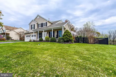 28 Pebble Beach Ln, Pottstown, PA 19464