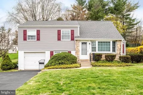 1304 Bergan Rd, Oreland, PA 19075