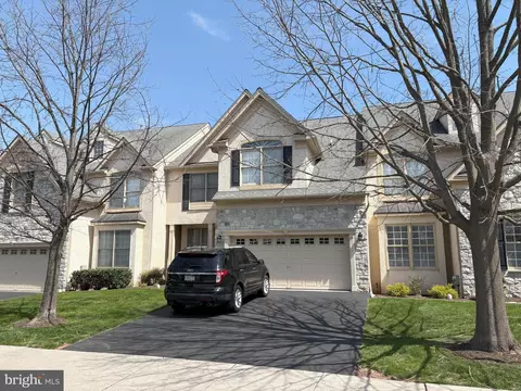 33 Brownstone Dr, East Norriton, PA 19401