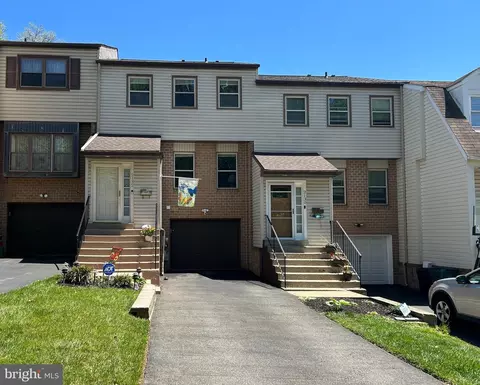 2132 Ash Ln, Lafayette Hill, PA 19444