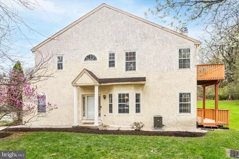 1 Cherry Ct, Lafayette Hill, PA 19444