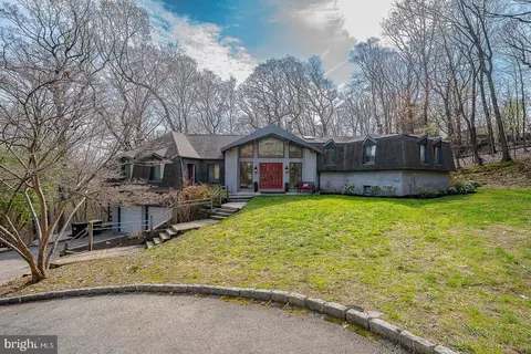 421 Woodland Cir, Wayne, PA 19087