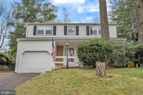 708 Falcon Dr, Glenside, PA 19038