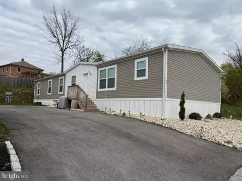 10 N Hillside Cir, Norristown, PA 19403