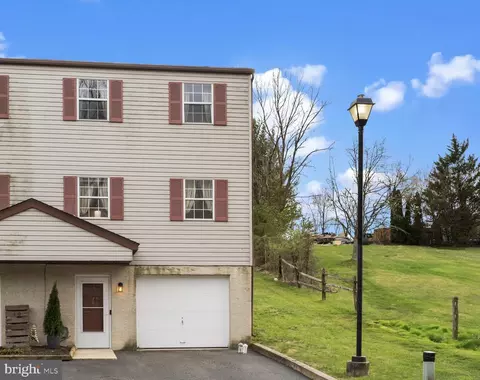 11 Berger Ln, Schwenksville, PA 19473