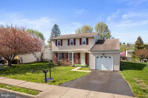 552 Pioneer Cir, Harleysville, PA 19438