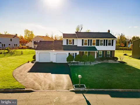 2 Danbridge Dr, Horsham, PA 19044
