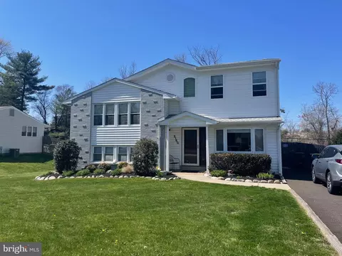 2160 Carlson Dr, Willow Grove, PA 19090