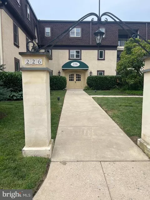 226 N Essex Ave #306, Narberth, PA 19072