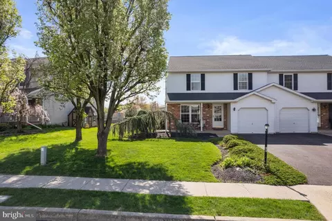 107 Abbey Ln, Telford, PA 18969