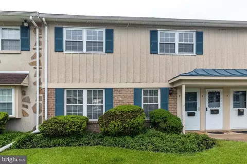 7 Kearney Dr, North Wales, PA 19454