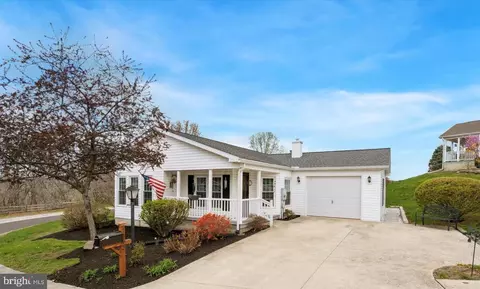 1043 Scenic View Dr, Schwenksville, PA 19473