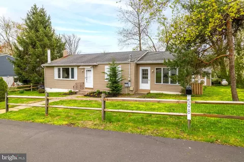 598 Barrett Ave, Huntingdon Valley, PA 19006