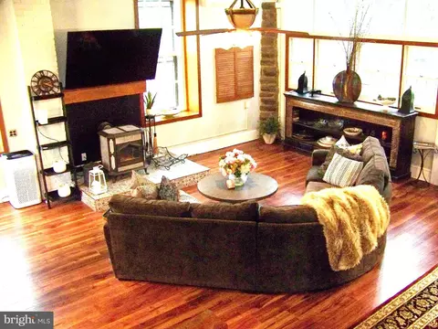 Living - 335 Bent Rd, Wyncote, PA 19095 photo 1 of 2