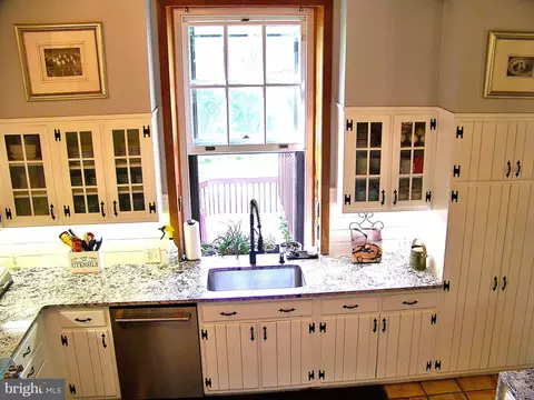 Kitchen - 335 Bent Rd, Wyncote, PA 19095 photo 3 of 4