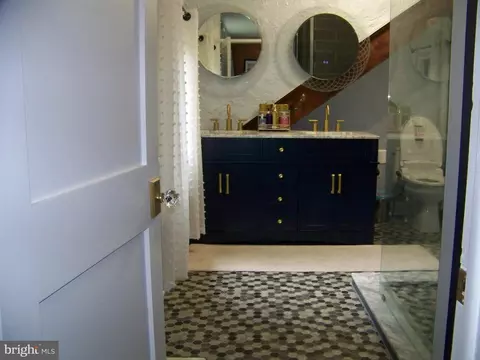 Bath - 335 Bent Rd, Wyncote, PA 19095 photo 4 of 8