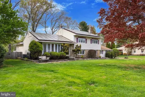 722 Oak Terrace Dr, Ambler, PA 19002