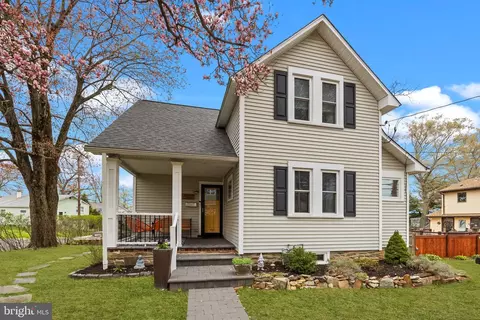 1566 Rockwell Rd, Abington, PA 19001