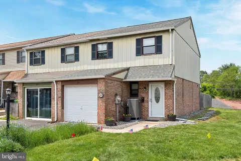 102 Orchard Ct, Royersford, PA 19468
