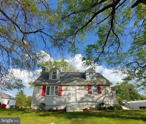 1506 Hilltop Rd, Pottstown, PA 19464