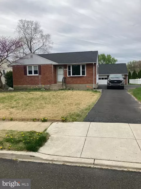 3890 Round Meadow Ln, Hatboro, PA 19040