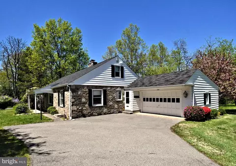 302 Locust Rd, Fort Washington, PA 19034